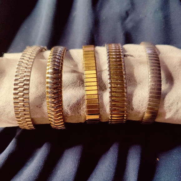 5 Timex stretch band watches - Picture 2 of 7